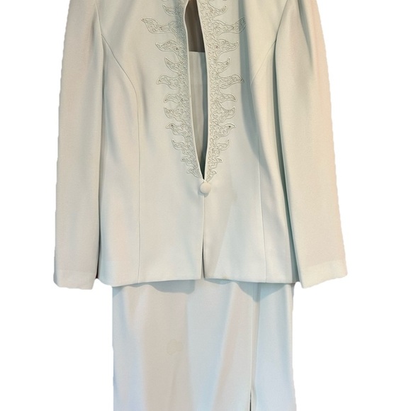 Karen Miller New York 2 Piece Baby Blue Suit Size 17/18 (needs to be cleaned) - Picture 1 of 16